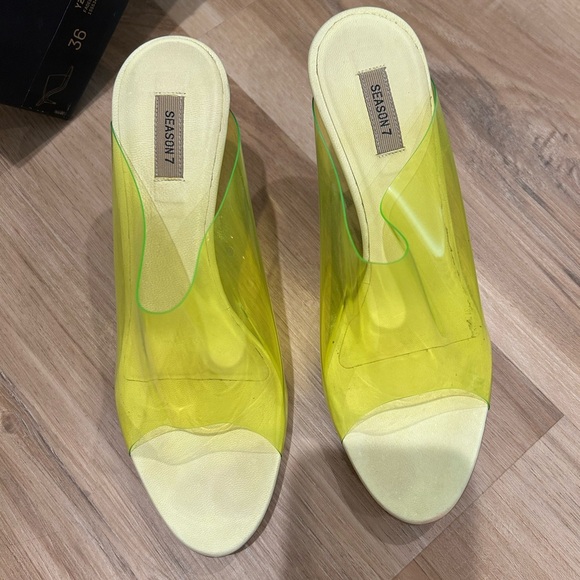 Size 36 Neon Yellow Yeezys - Picture 1 of 3